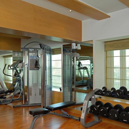 Radisson Mumbai Goregaon Esterno foto