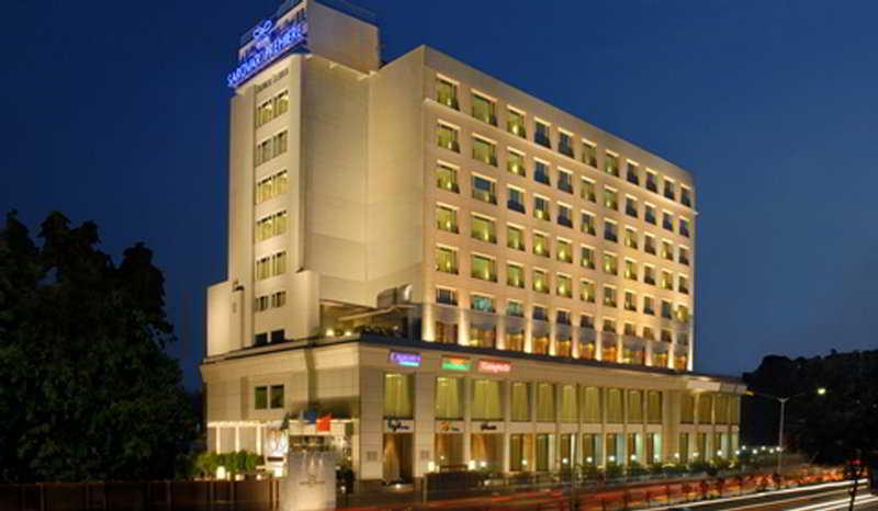 Radisson Mumbai Goregaon Esterno foto