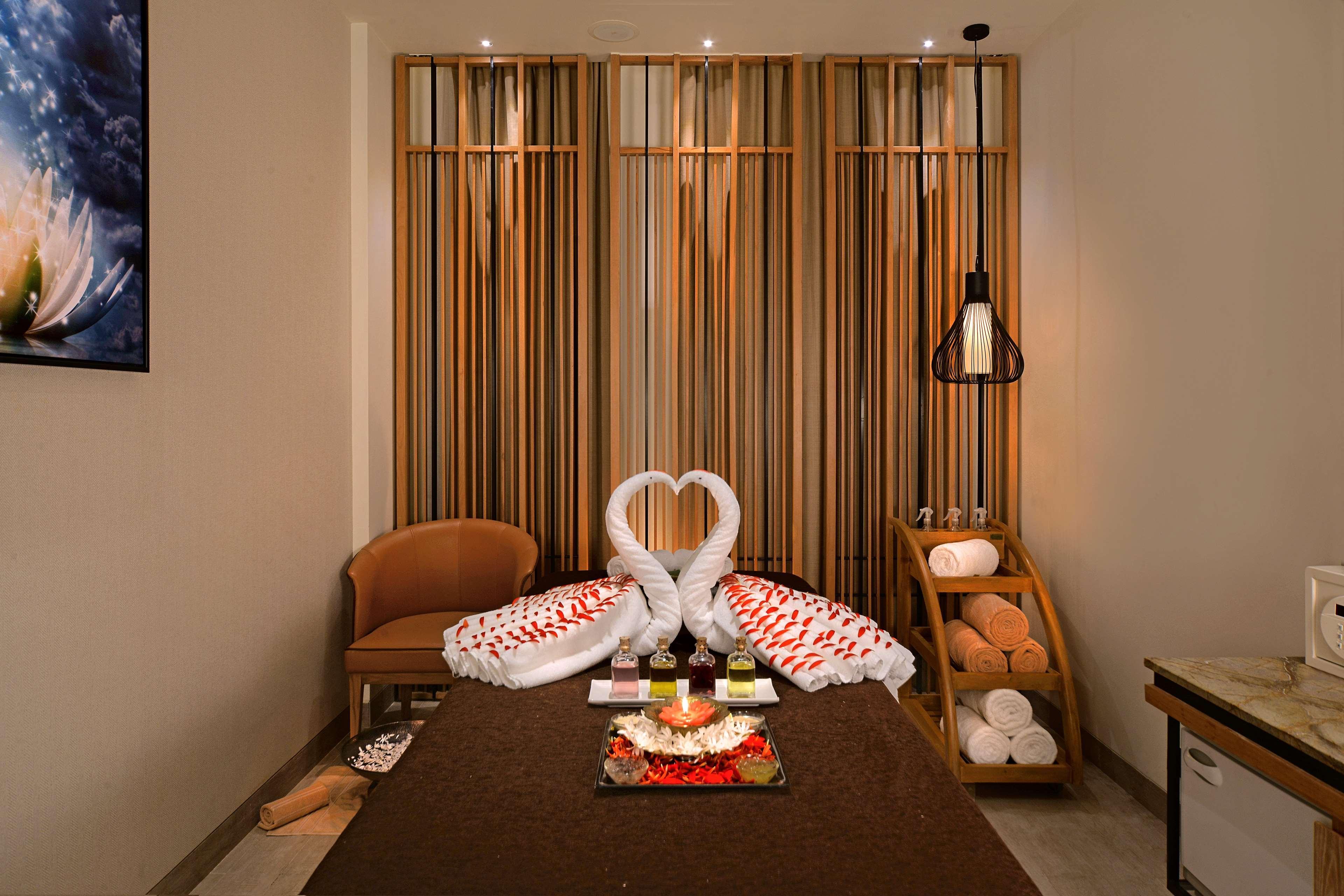Radisson Mumbai Goregaon Esterno foto