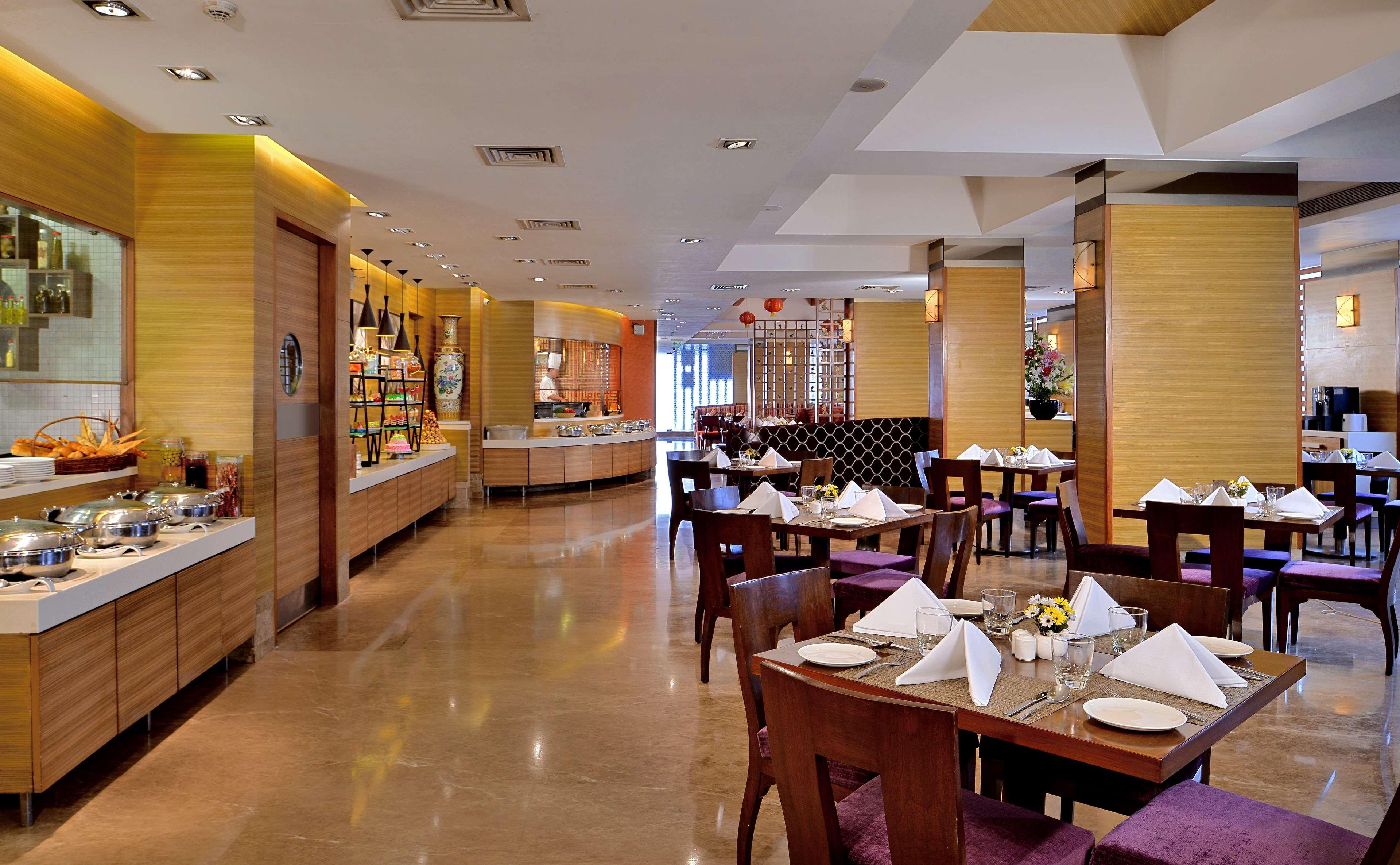 Radisson Mumbai Goregaon Esterno foto
