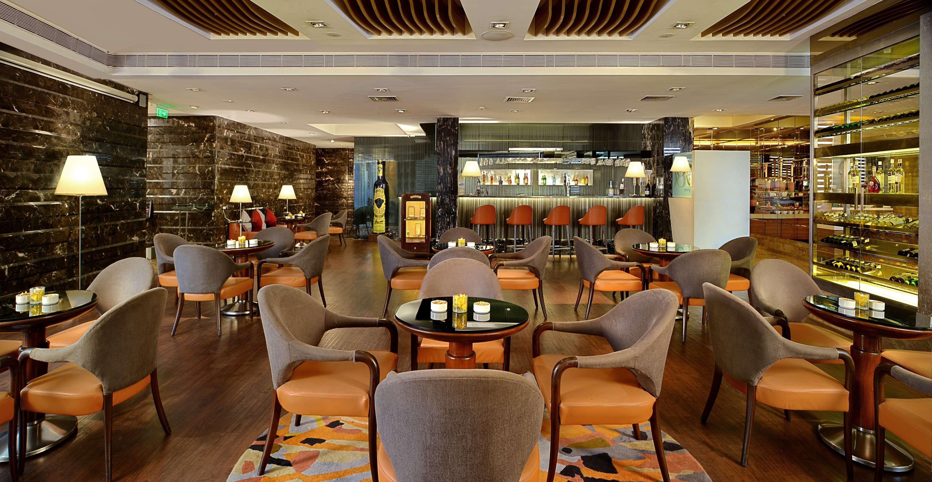 Radisson Mumbai Goregaon Esterno foto