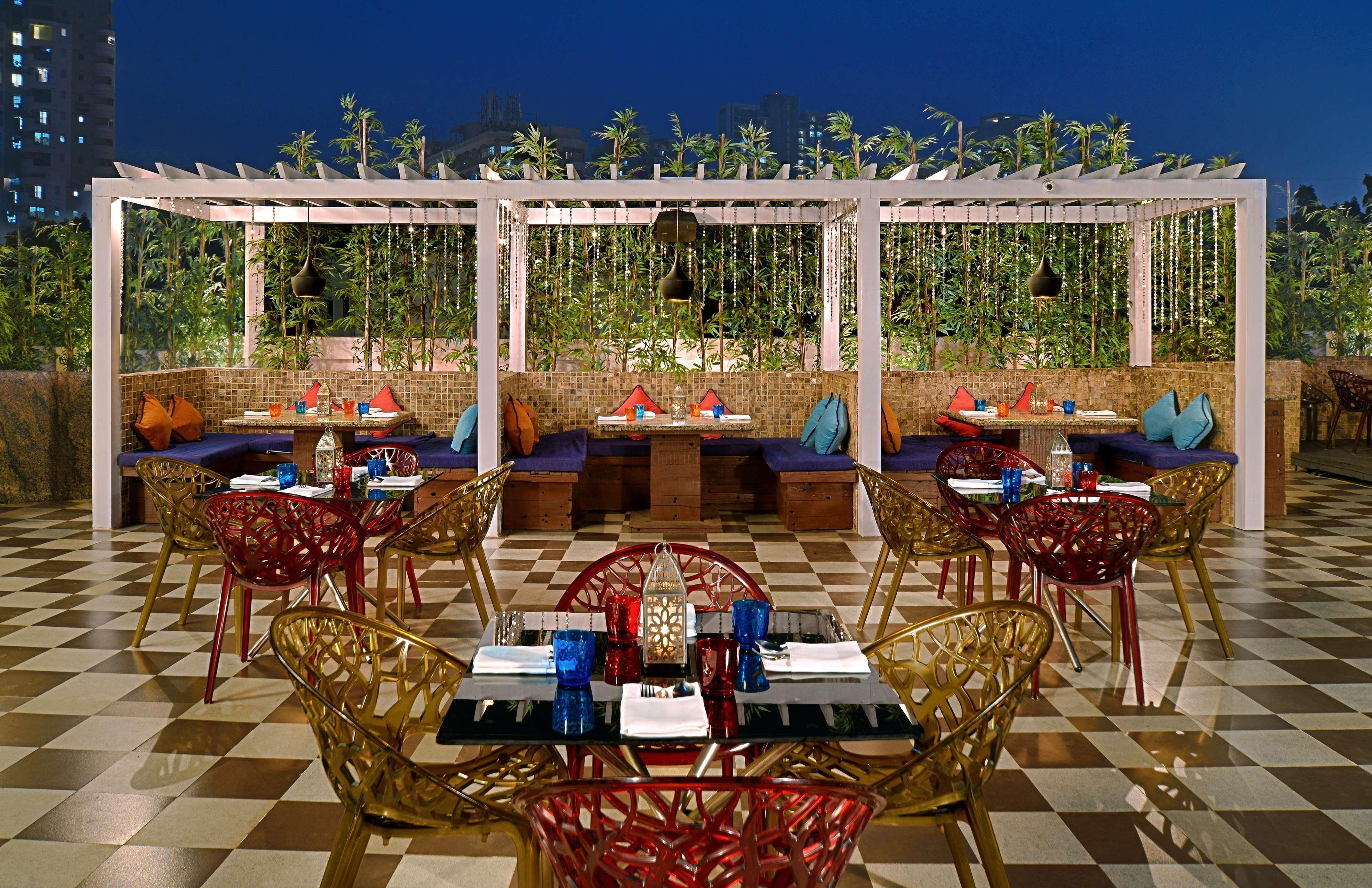 Radisson Mumbai Goregaon Esterno foto