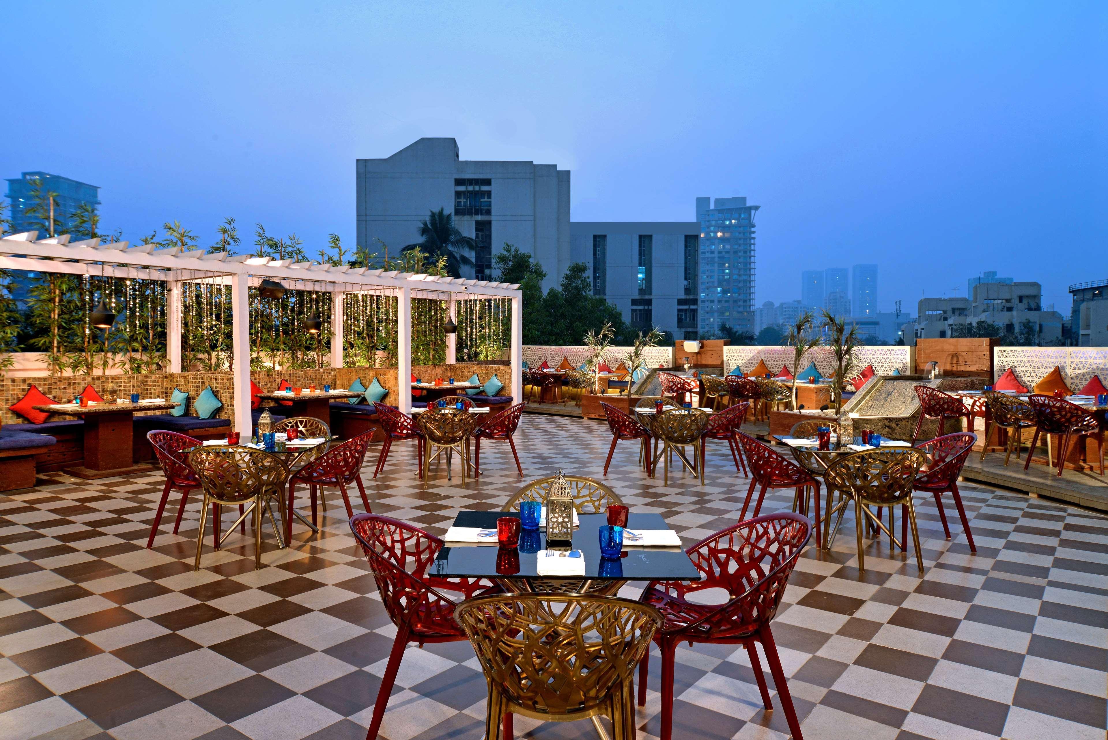 Radisson Mumbai Goregaon Esterno foto