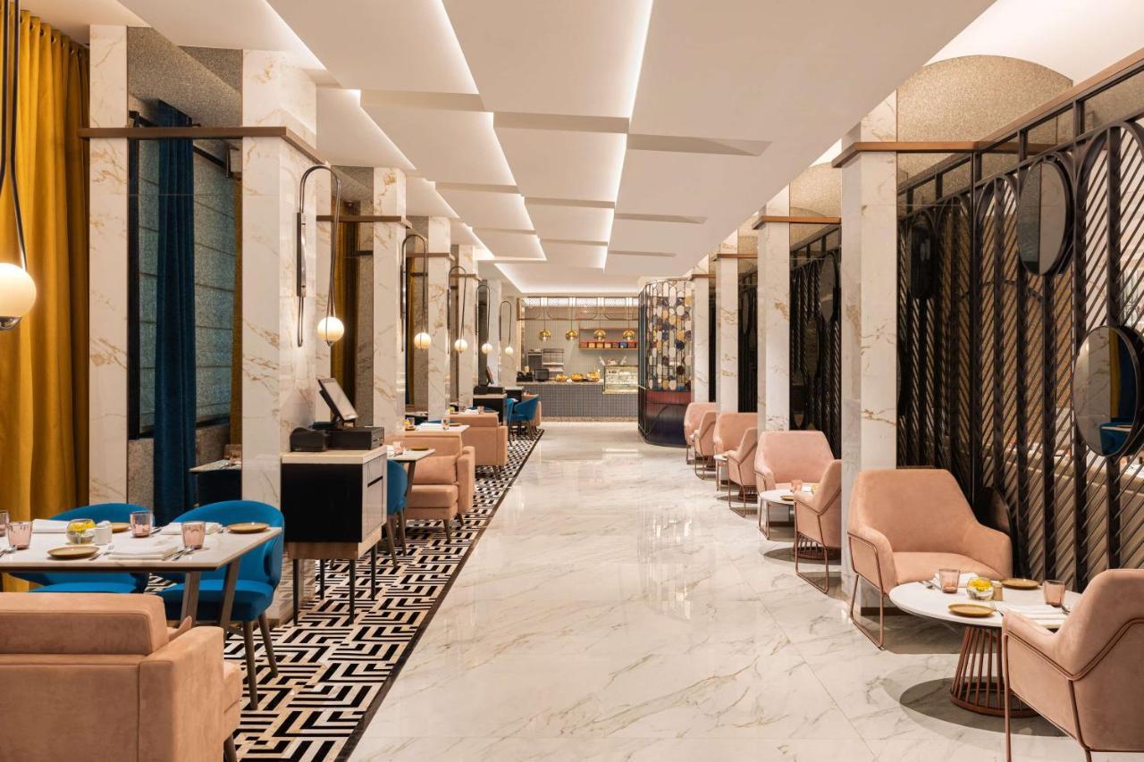 Radisson Mumbai Goregaon Esterno foto