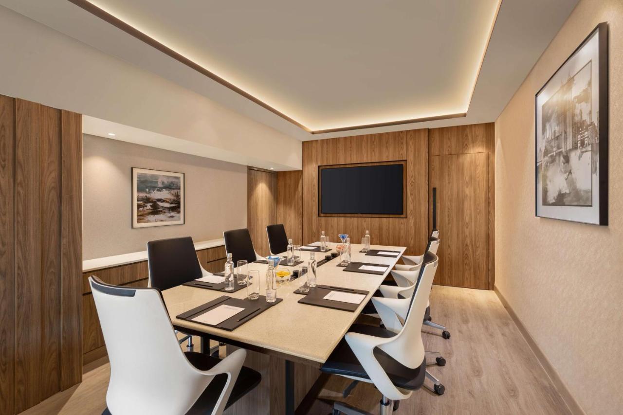 Radisson Mumbai Goregaon Esterno foto