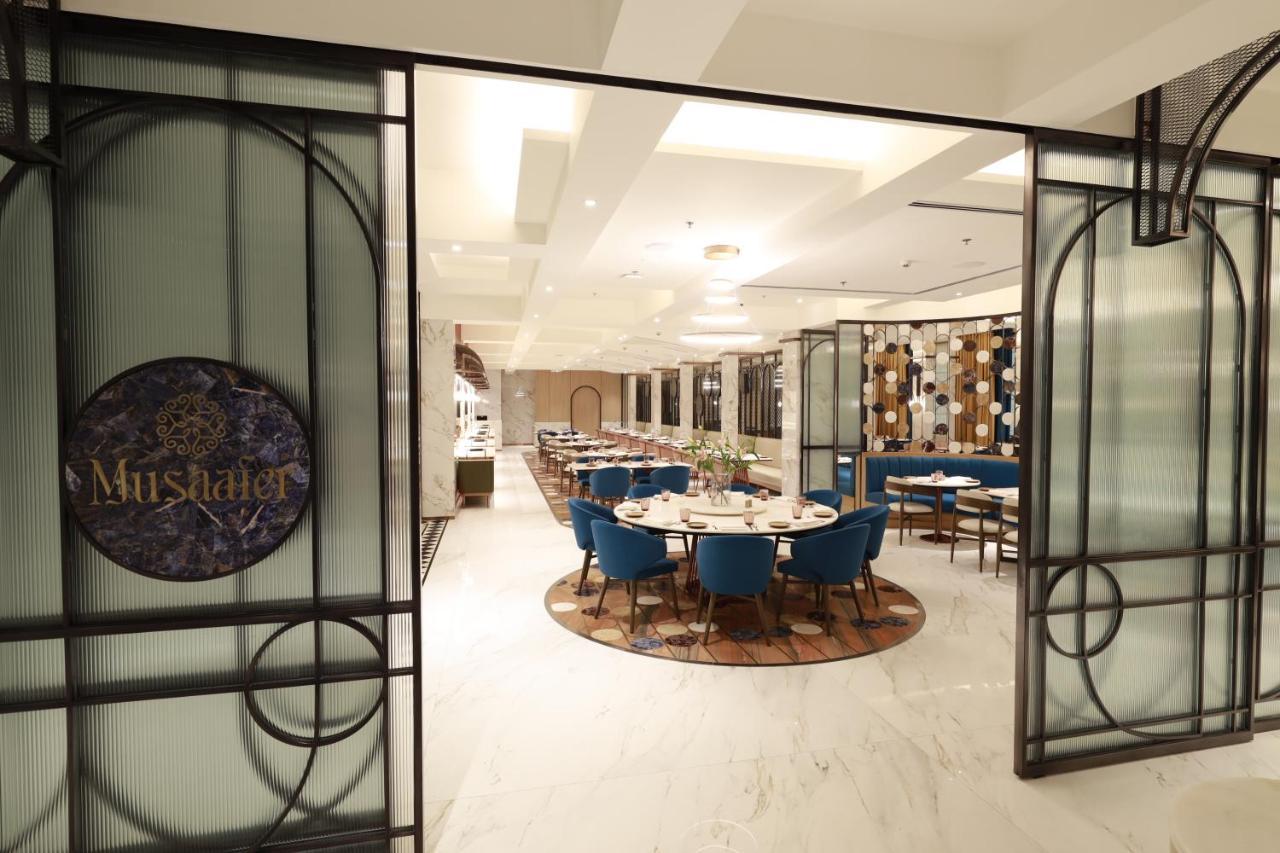 Radisson Mumbai Goregaon Esterno foto