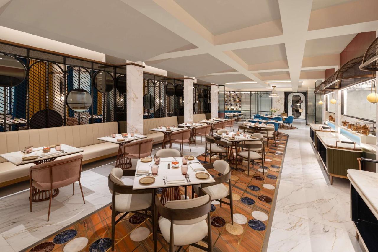 Radisson Mumbai Goregaon Esterno foto