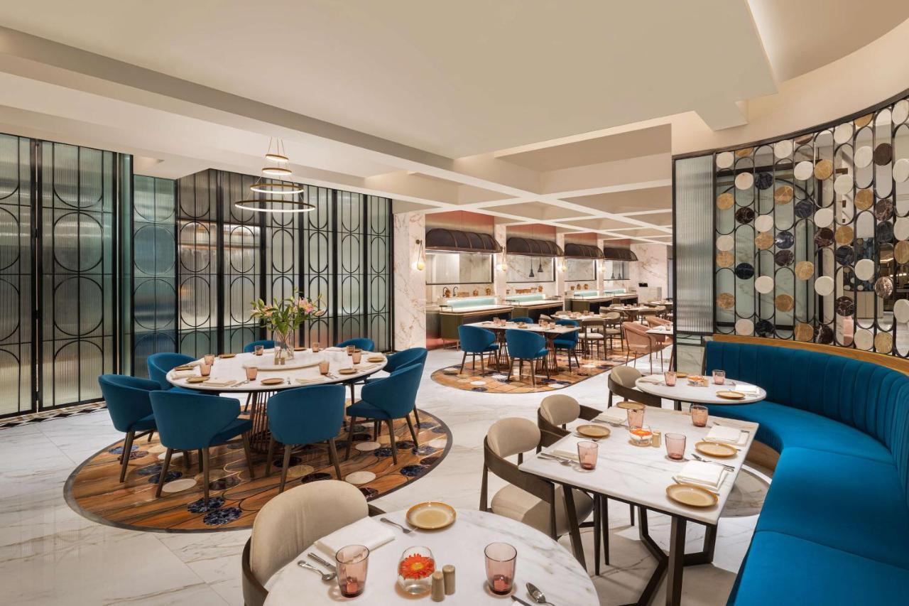 Radisson Mumbai Goregaon Esterno foto