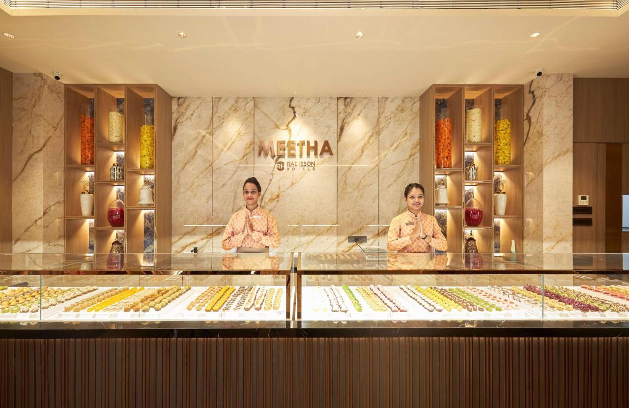 Radisson Mumbai Goregaon Esterno foto