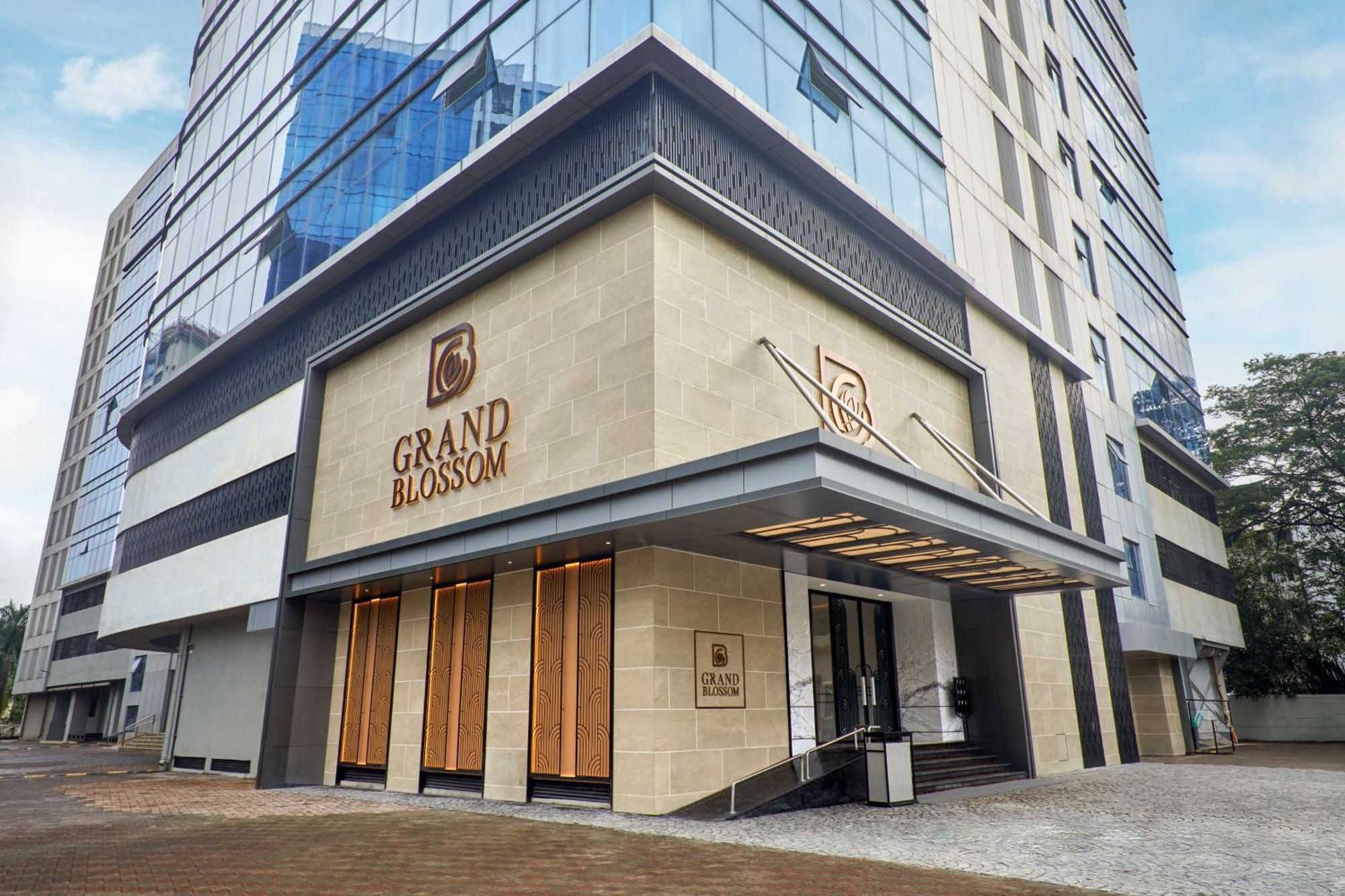 Radisson Mumbai Goregaon Esterno foto