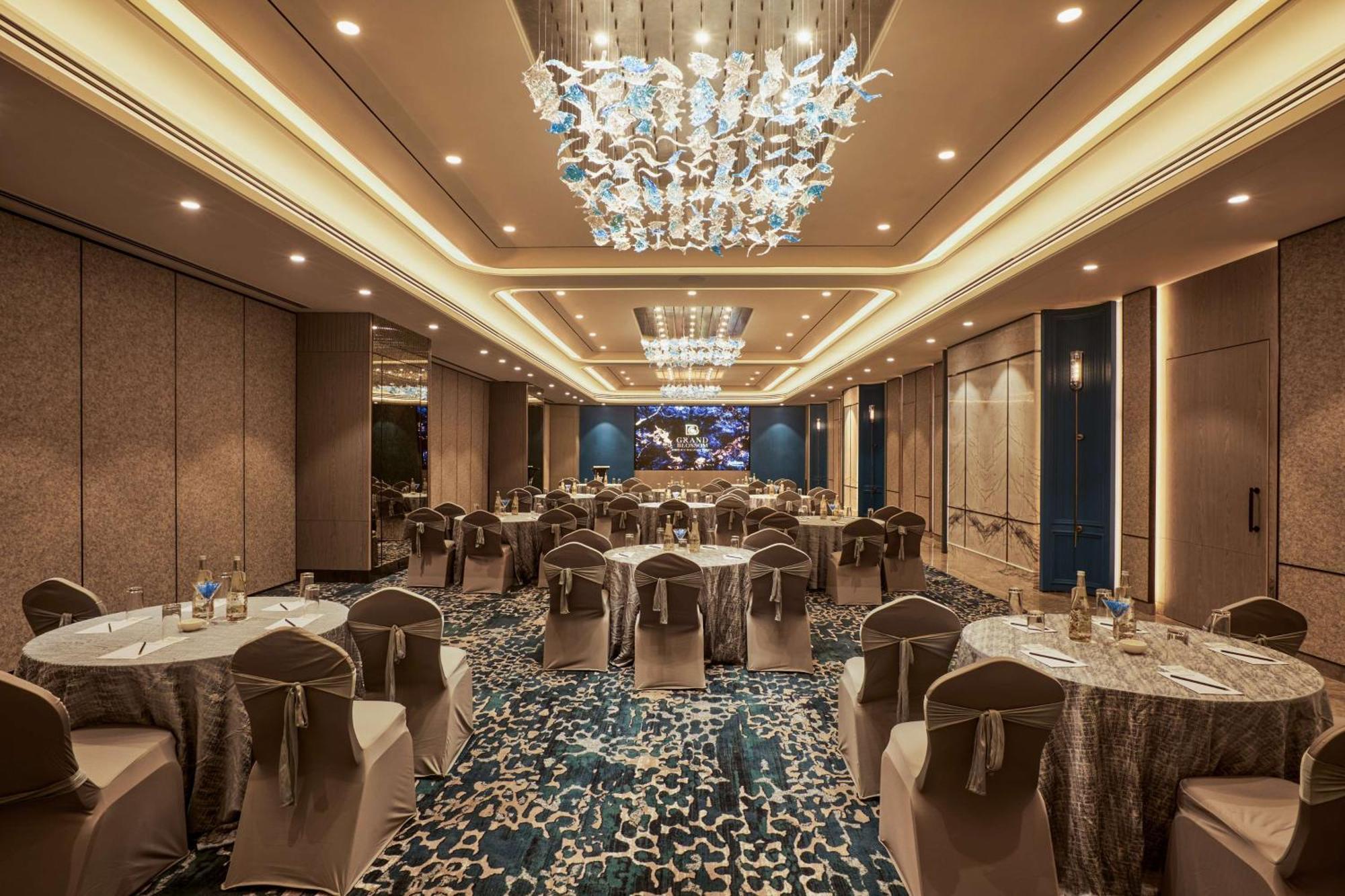 Radisson Mumbai Goregaon Esterno foto