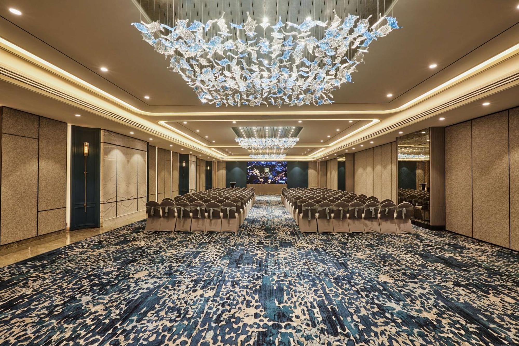 Radisson Mumbai Goregaon Esterno foto