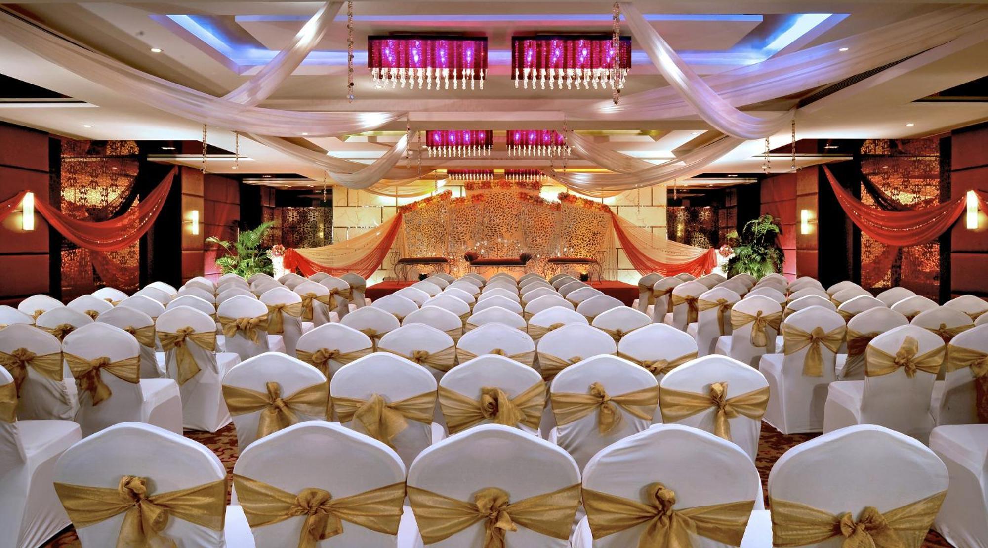 Radisson Mumbai Goregaon Esterno foto