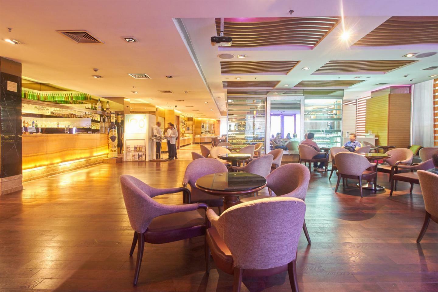 Radisson Mumbai Goregaon Esterno foto
